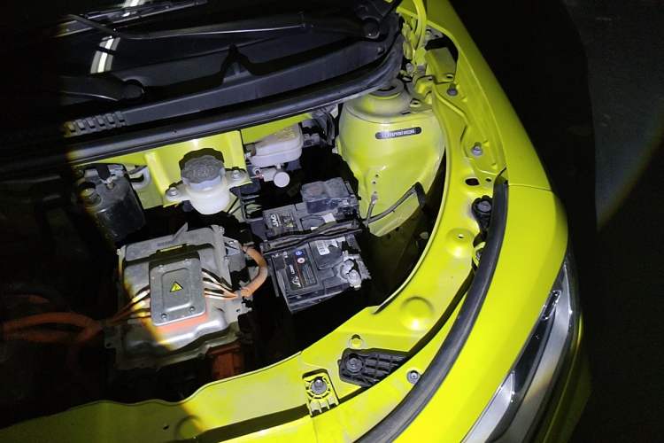 Used SOL E10X 2021 150 km Ambitious Trim Engine Bay Left