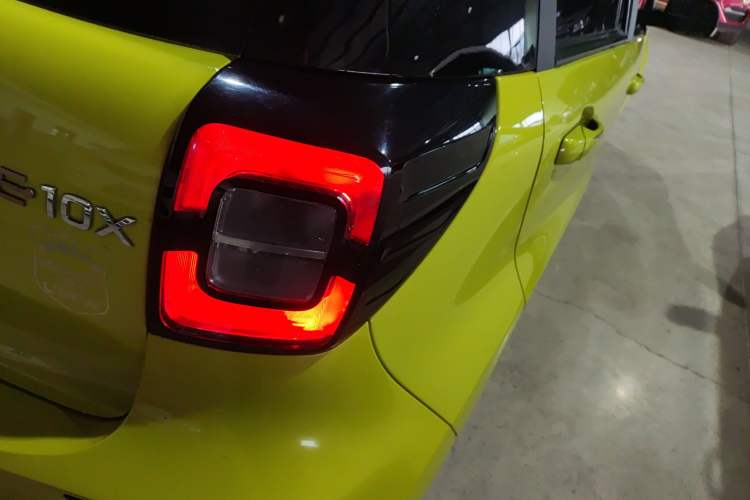 Used SOL E10X 2021 302 km Range Luxury Version 30.2 kWh Exterior 1
