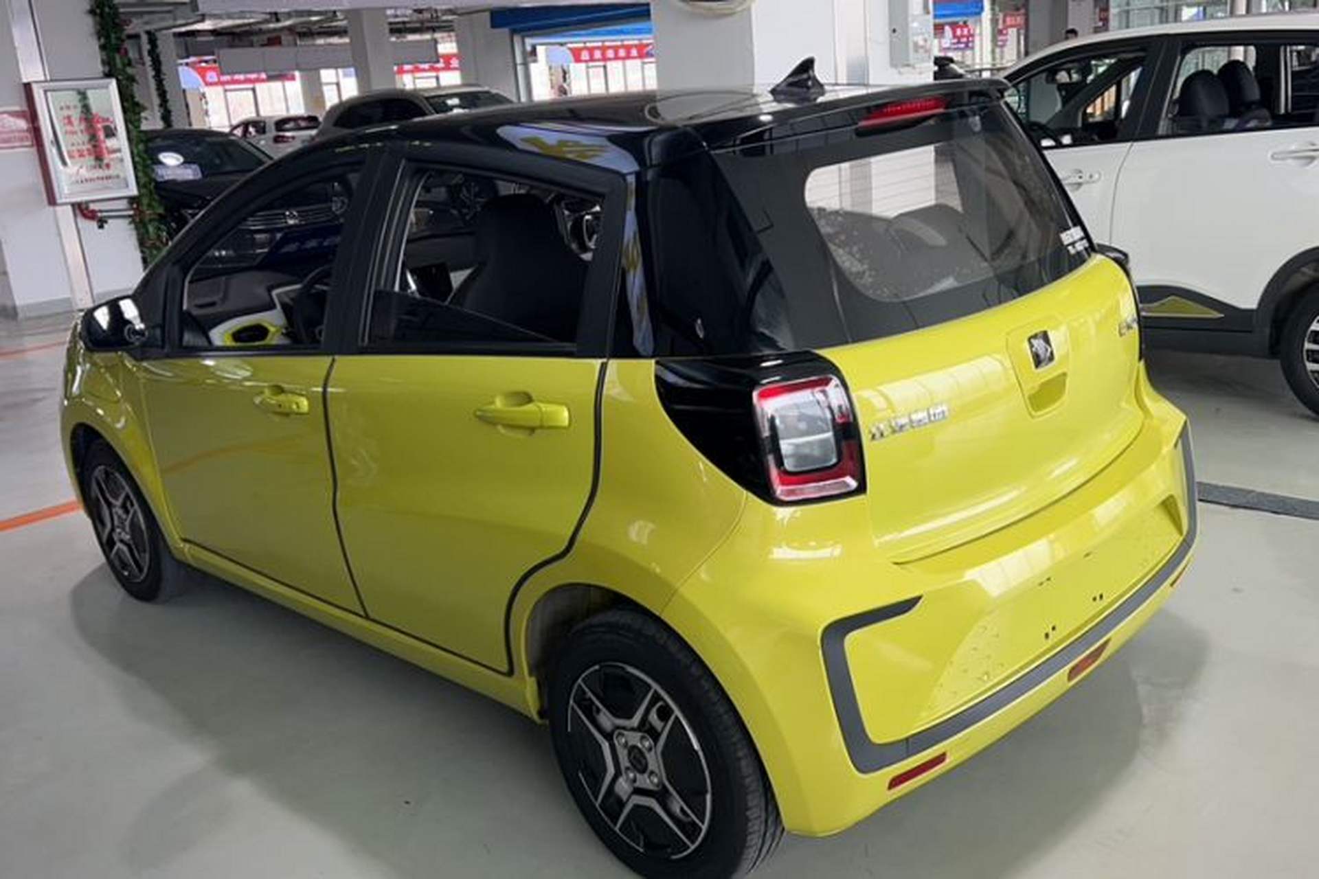Used SOL E10X 2021 302 km Range Fashion Edition 30.2 kWh Exterior 3