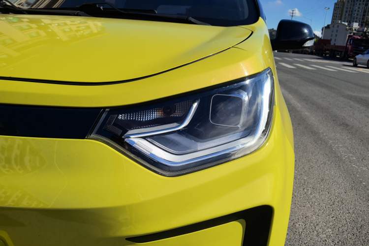 Used SOL E10X 2021 302 km Range Fashion Edition 31.4 kWh Exterior 4
