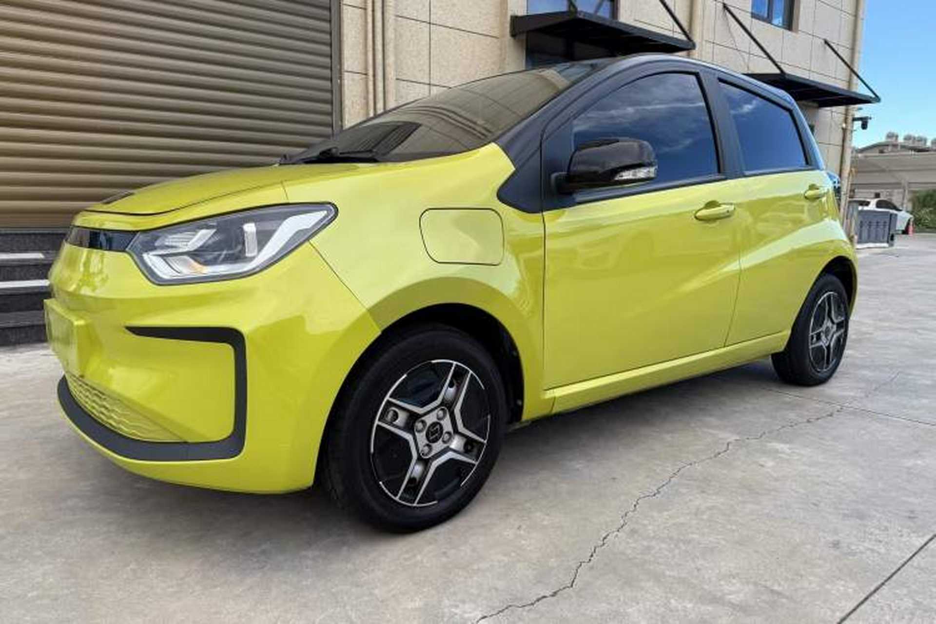 Used SOL E10X 2021 302 km Range Fashion Edition 31.4 kWh Front Left 45 Deg