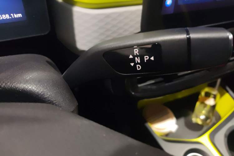 Used SOL E10X 2021 302 km Range Luxury Version 30.2 kWh Gear Lever