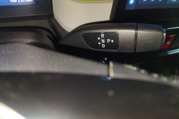 Used SOL E10X 2021 302 km Range Luxury Version 30.2 kWh Gear Lever