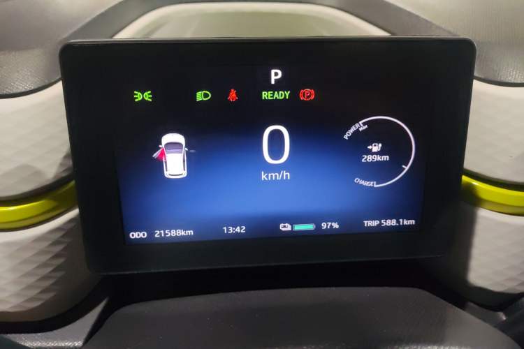 Used SOL E10X 2021 302 km Range Luxury Version 30.2 kWh Instrument Cluster