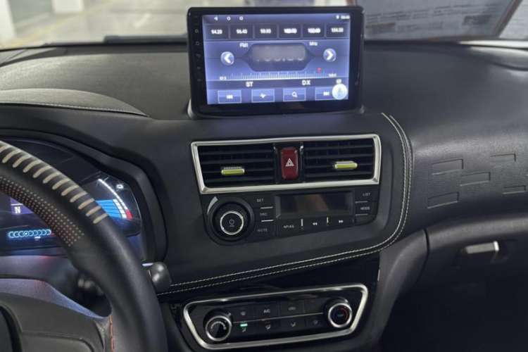 Used SOL E10X 2021 150 km Ambitious Trim Interior 3