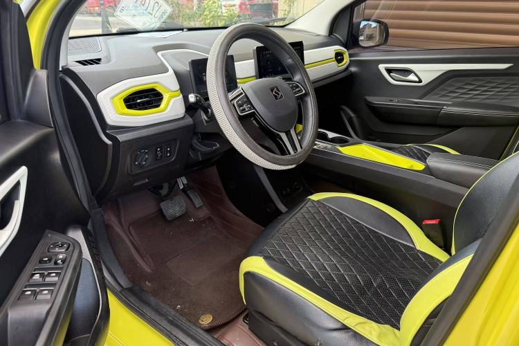 Used SOL E10X 2021 302 km Range Fashion Edition 31.4 kWh Interior 4