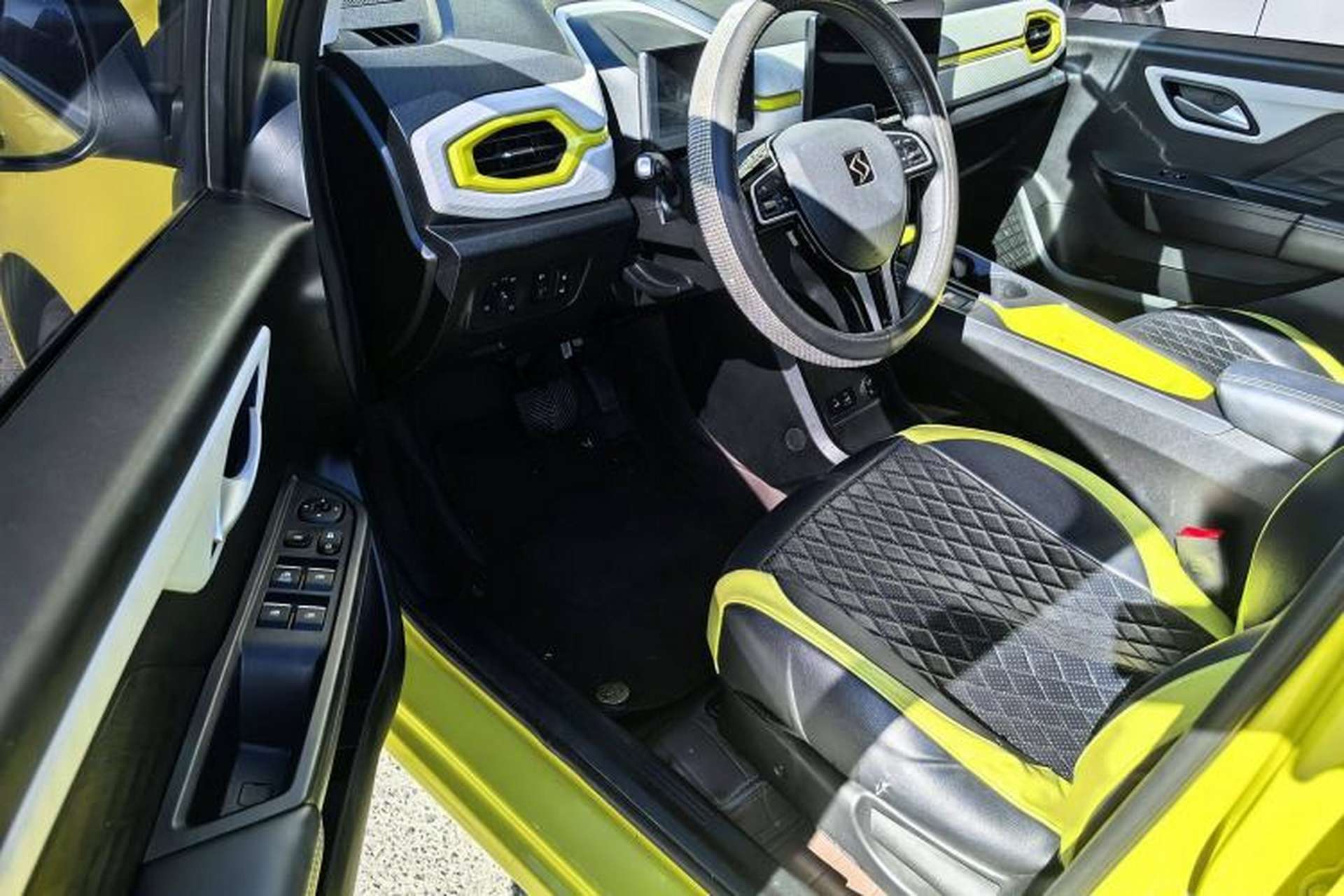 Used SOL E10X 2021 302 km Range Fashion Edition 31.4 kWh Interior 5