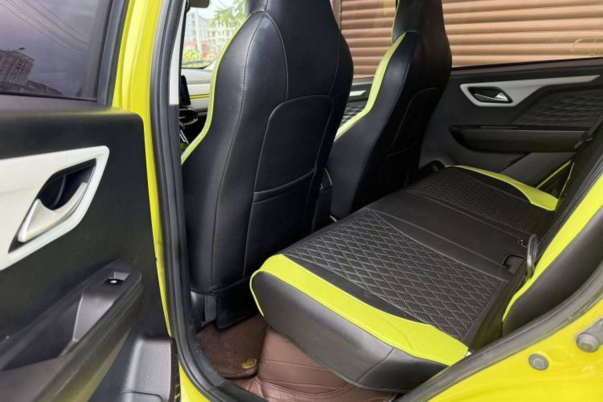 Used SOL E10X 2021 302 km Range Fashion Edition 31.4 kWh Interior 6