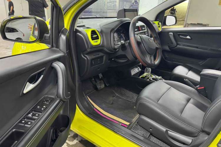 Used SOL E10X 2021 150 km Ambitious Trim Interior 6