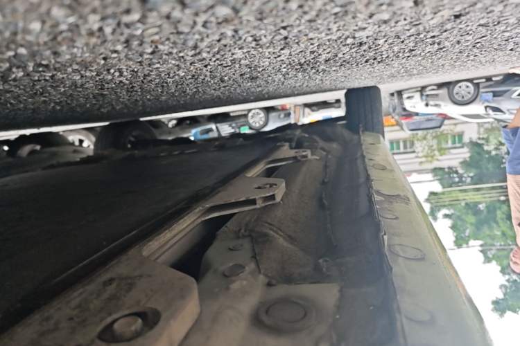 Used SOL E10X 2021 302 km Range Luxury Version 31.4 kWh Left Side Sill