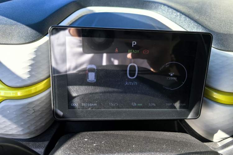 Used SOL E10X 2021 302 km Range Fashion Edition 31.4 kWh Odometer Close Up