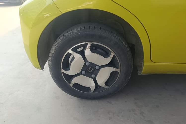 Used SOL E10X 2021 302 km Range Luxury Version 31.4 kWh Right Rear Wheel Hub