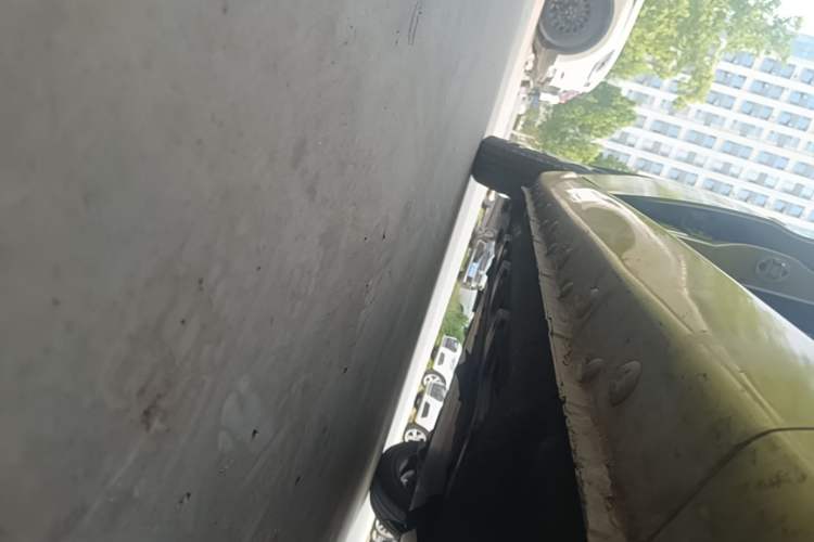 Used SOL E10X 2021 302 km Range Luxury Version 31.4 kWh Right Side Sill