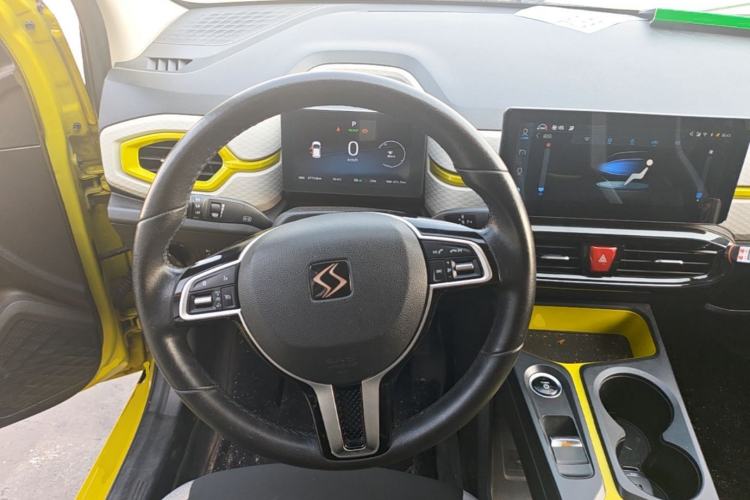 Used SOL E10X 2021 302 km Range Luxury Version 30.2 kWh Steering Wheel