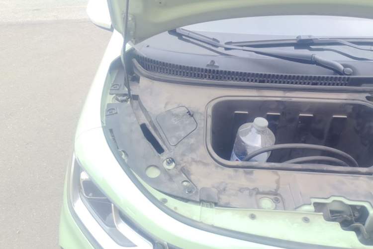 Used SOL E10X  Engine Bay Right