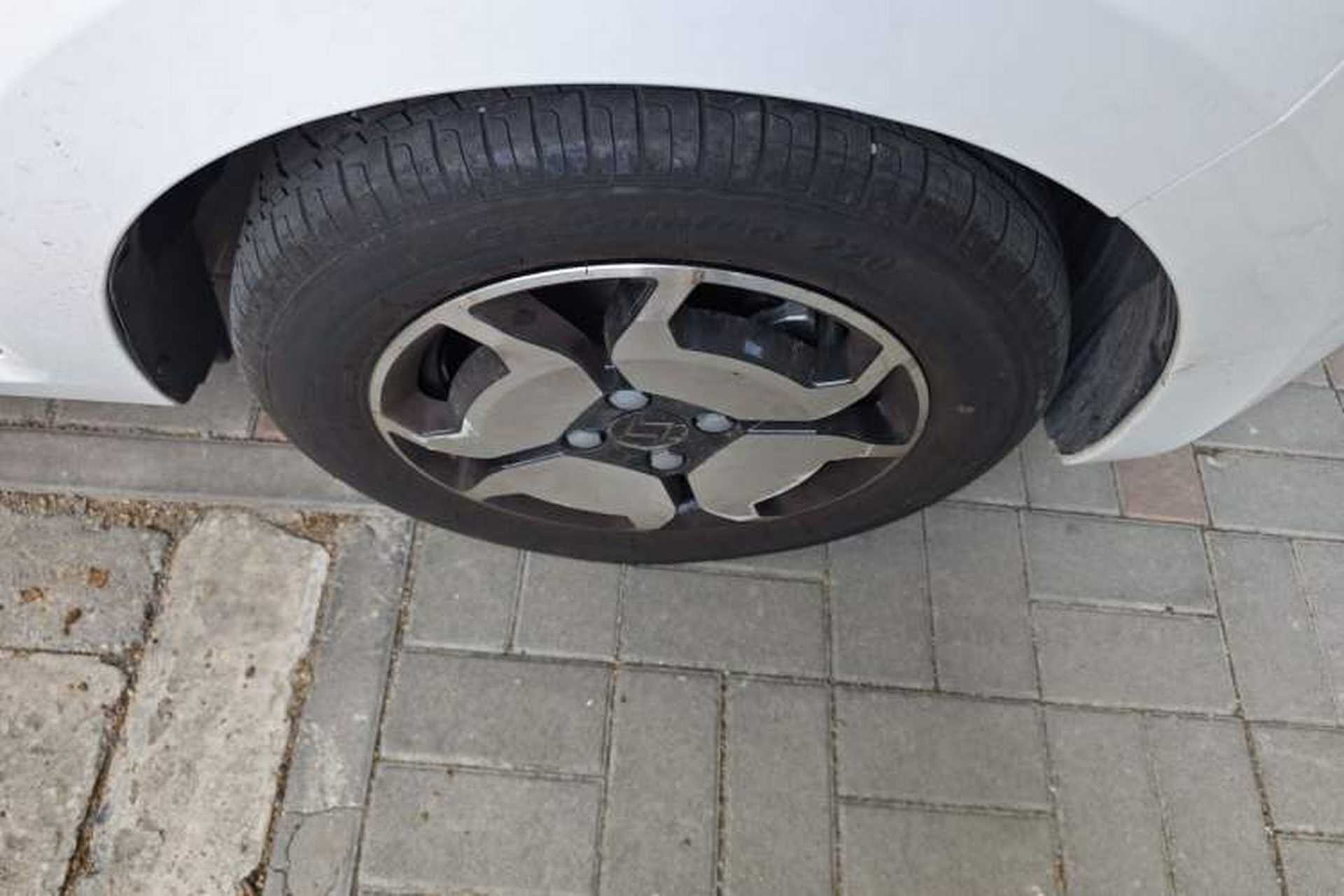Used SOL E10X 2022 Flower Fairy Style Baby's Breath Right Front Wheel Hub