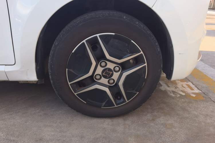 Used SOL E10X 2022 Flower Fairy Design Four-Leaf Clover Right Front Wheel Hub