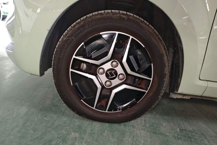 Used SOL E10X 2022 Flower Fairy Design Four-Leaf Clover Left Front Wheel Hub