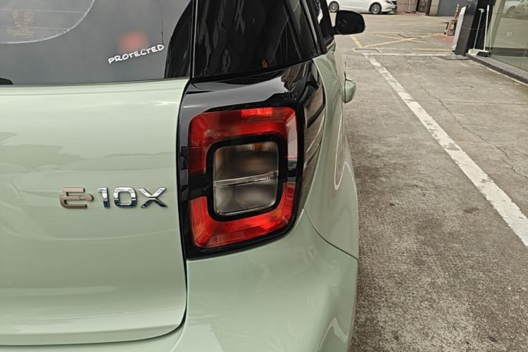 Used SOL E10X 2022 Flower Fairy Design Four-Leaf Clover Right Rear Taillight