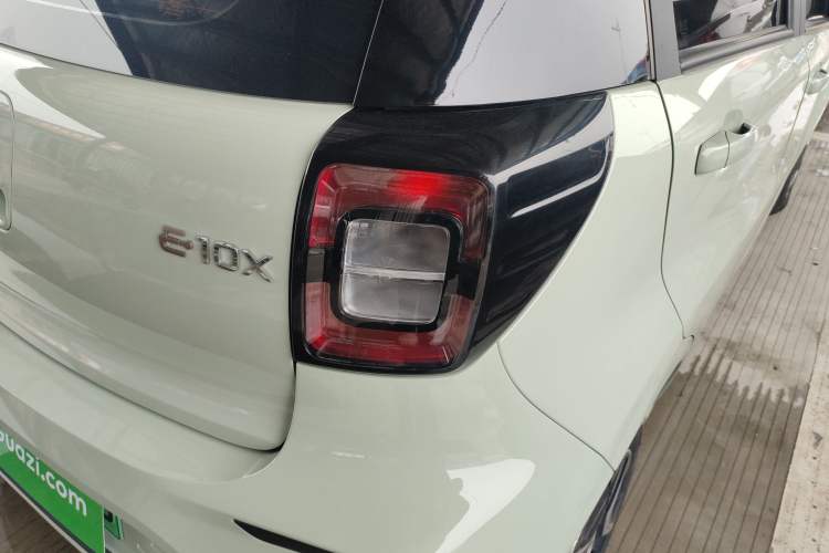 Used SOL E10X 2022 Flower Fairy Design Four-Leaf Clover Right Rear Taillight