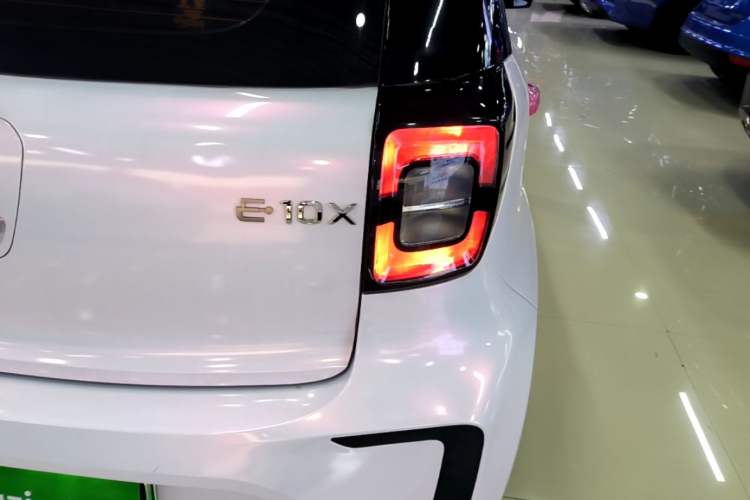 Used SOL E10X 2022 Flower Fairy Design Four-Leaf Clover Right Rear Taillight