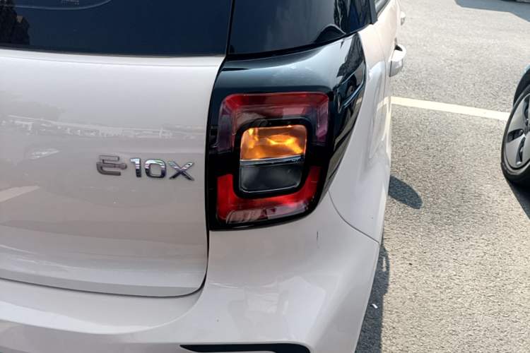 Used SOL E10X 2022 Flower Fairy Design Four-Leaf Clover Right Rear Taillight