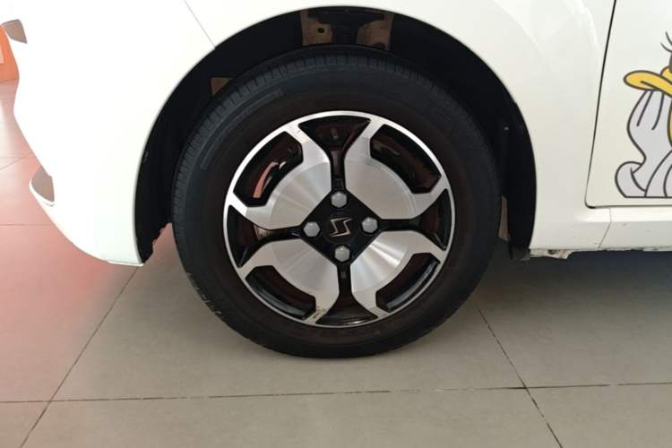 Used SOL E10X 2022 Flower Fairy Style Baby's Breath Left Front Wheel Hub