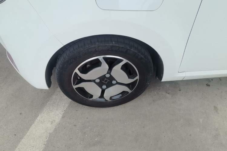 Used SOL E10X 2022 Flower Fairy Style Baby's Breath Left Front Wheel Hub