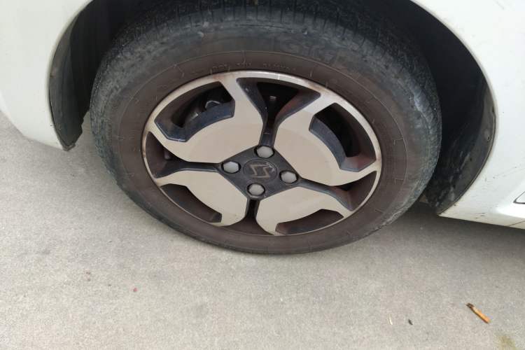 Used SOL E10X 2022 Flower Fairy Style Baby's Breath Left Front Wheel Hub