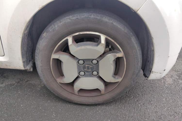 Used SOL E10X 2022 Flower Fairy Style Baby's Breath Right Front Wheel Hub