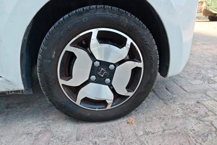 Used SOL E10X 2022 Flower Fairy Style Baby's Breath Right Front Wheel Hub