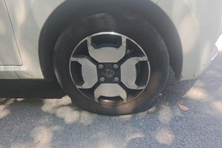 Used SOL E10X 2022 Flower Fairy Style Baby's Breath Right Front Wheel Hub