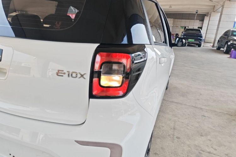 Used SOL E10X 2022 Flower Fairy Design Four-Leaf Clover Right Rear Taillight