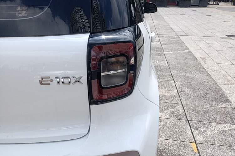 Used SOL E10X 2022 Flower Fairy Design Four-Leaf Clover Right Rear Taillight