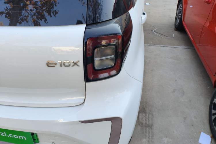 Used SOL E10X 2022 Flower Fairy Design Four-Leaf Clover Right Rear Taillight