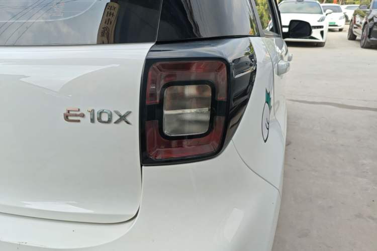 Used SOL E10X 2022 Flower Fairy Design Four-Leaf Clover Right Rear Taillight