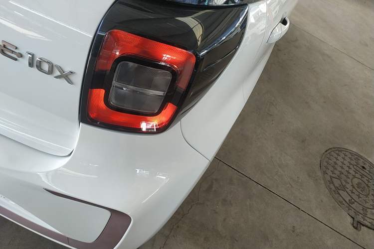 Used SOL E10X 2022 Flower Fairy Design Four-Leaf Clover Right Rear Taillight