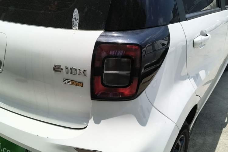 Used SOL E10X 2022 Flower Fairy Design Four-Leaf Clover Right Rear Taillight