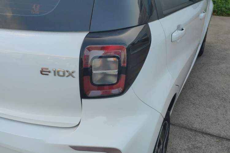Used SOL E10X 2022 Flower Fairy Design Four-Leaf Clover Right Rear Taillight