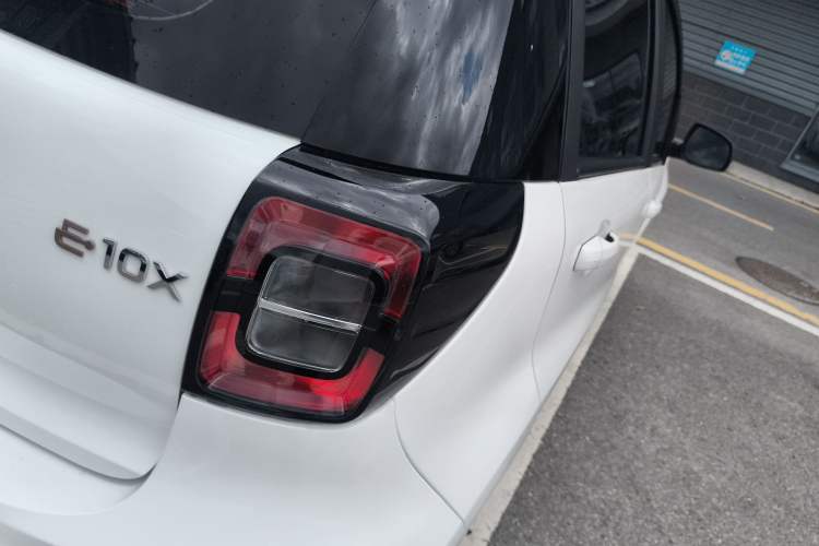 Used SOL E10X 2022 Flower Fairy Style Baby's Breath Right Rear Taillight