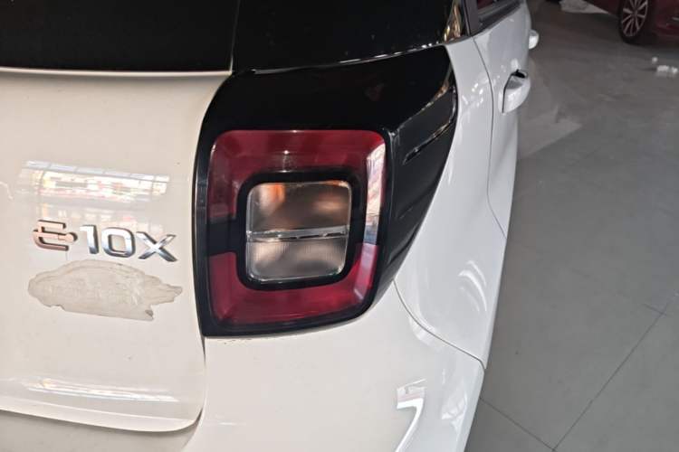 Used SOL E10X 2022 Flower Fairy Design Four-Leaf Clover Right Rear Taillight