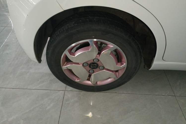 Used SOL E10X 2022 Flower Fairy Style Baby's Breath Right Rear Wheel Hub