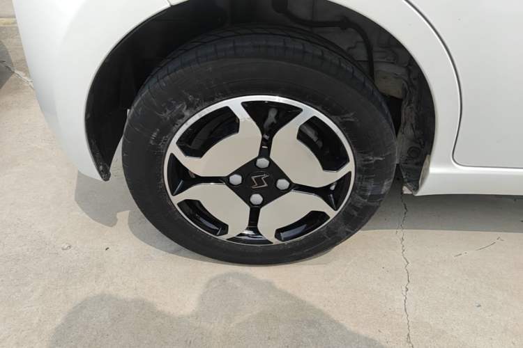 Used SOL E10X 2022 Flower Fairy Style Baby's Breath Right Rear Wheel Hub