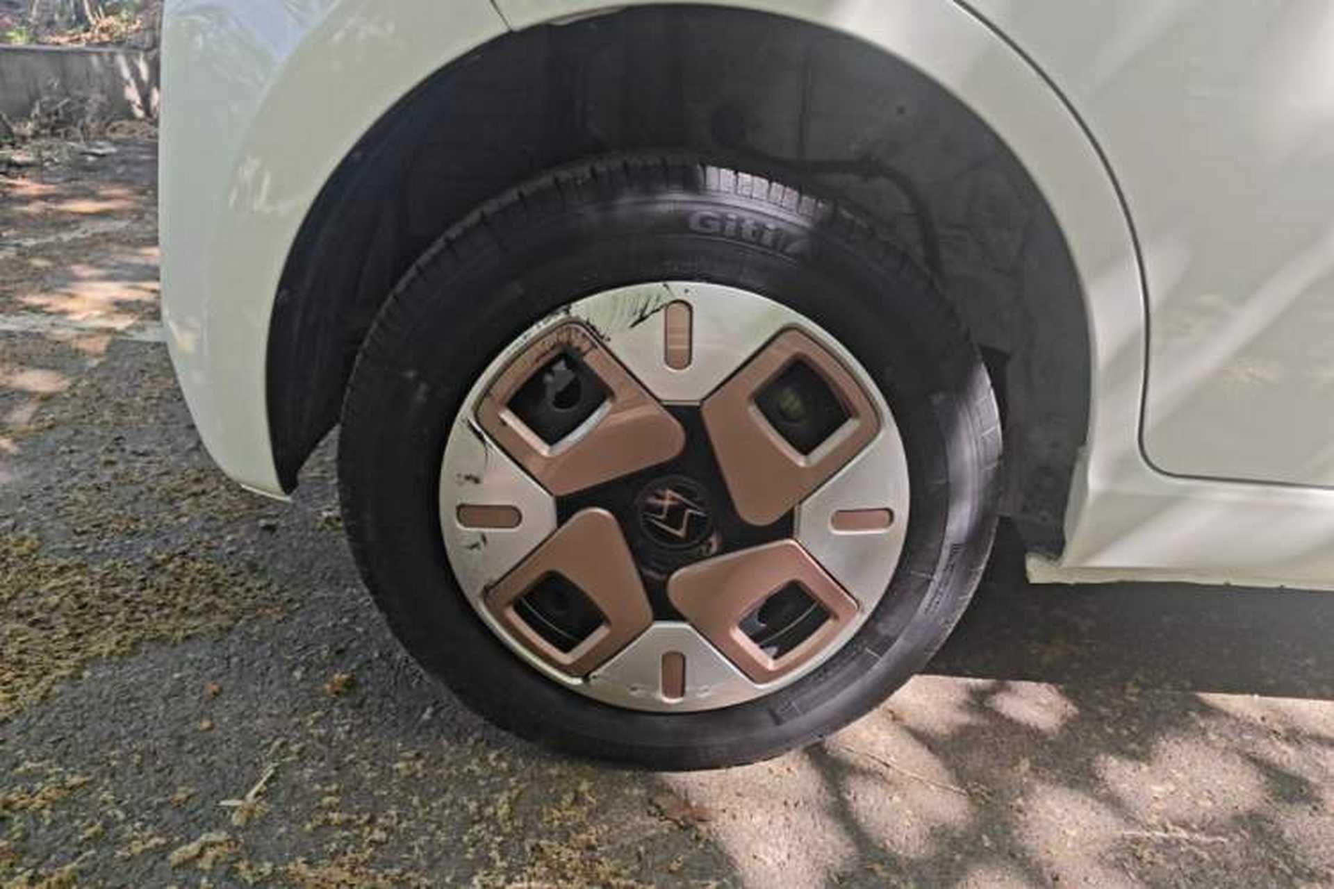 Used SOL E10X 2022 Flower Fairy Design Dandelion Right Rear Wheel Hub