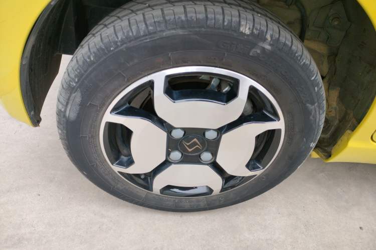 Used SOL E10X 2022 Flower Fairy Style Baby's Breath Right Rear Wheel Hub