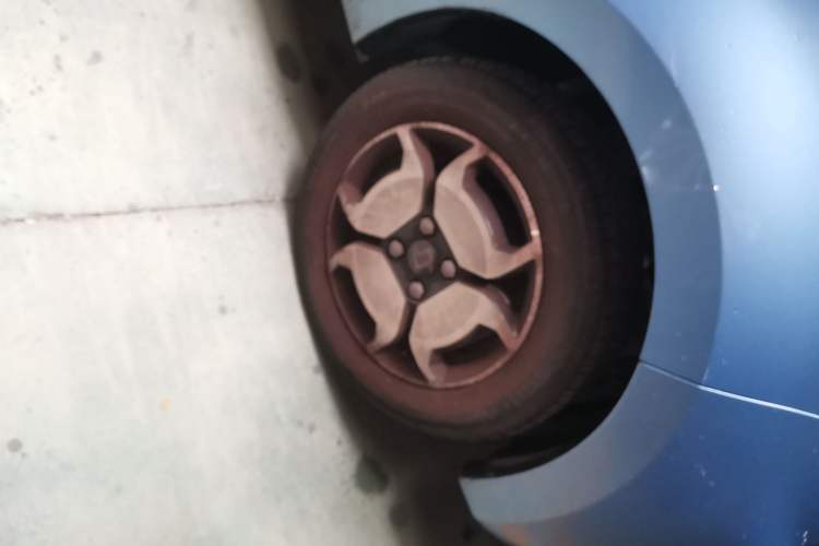 Used SOL E10X 2023 Anniversary Edition 301km Sunflower 45kW Right Front Wheel Hub