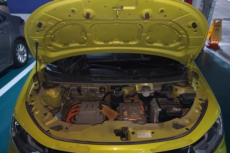 Used SOL E10X 2023 200 km Lavender 30 kW Engine Bay
