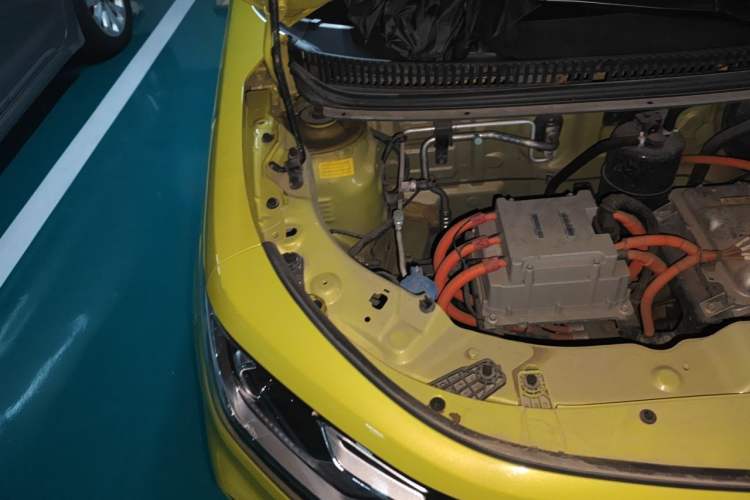 Used SOL E10X 2023 200 km Lavender 30 kW Engine Bay Right
