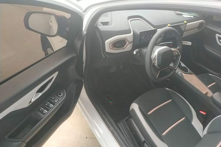 Used SOL E10X 2023 251 km Cloverleaf 36 kW Driver Seat