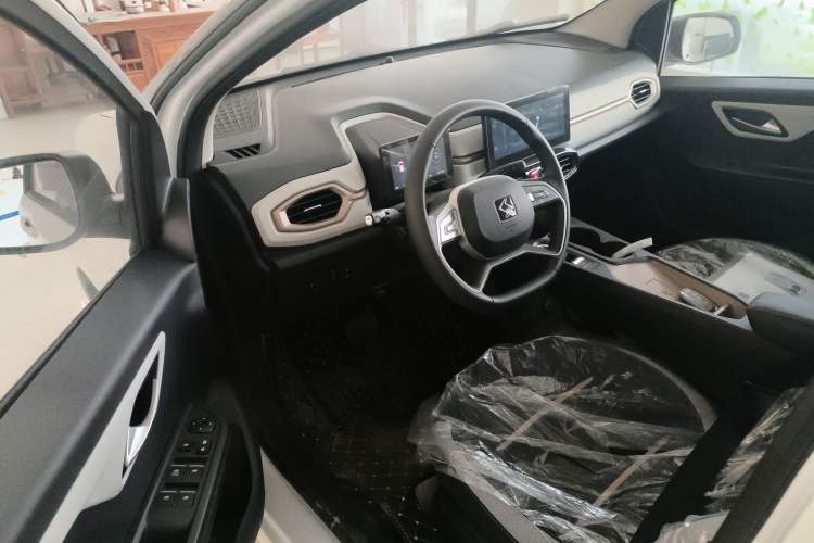 Used SOL E10X 2023 Anniversary Edition 306km Lavender 30kW Interior 2